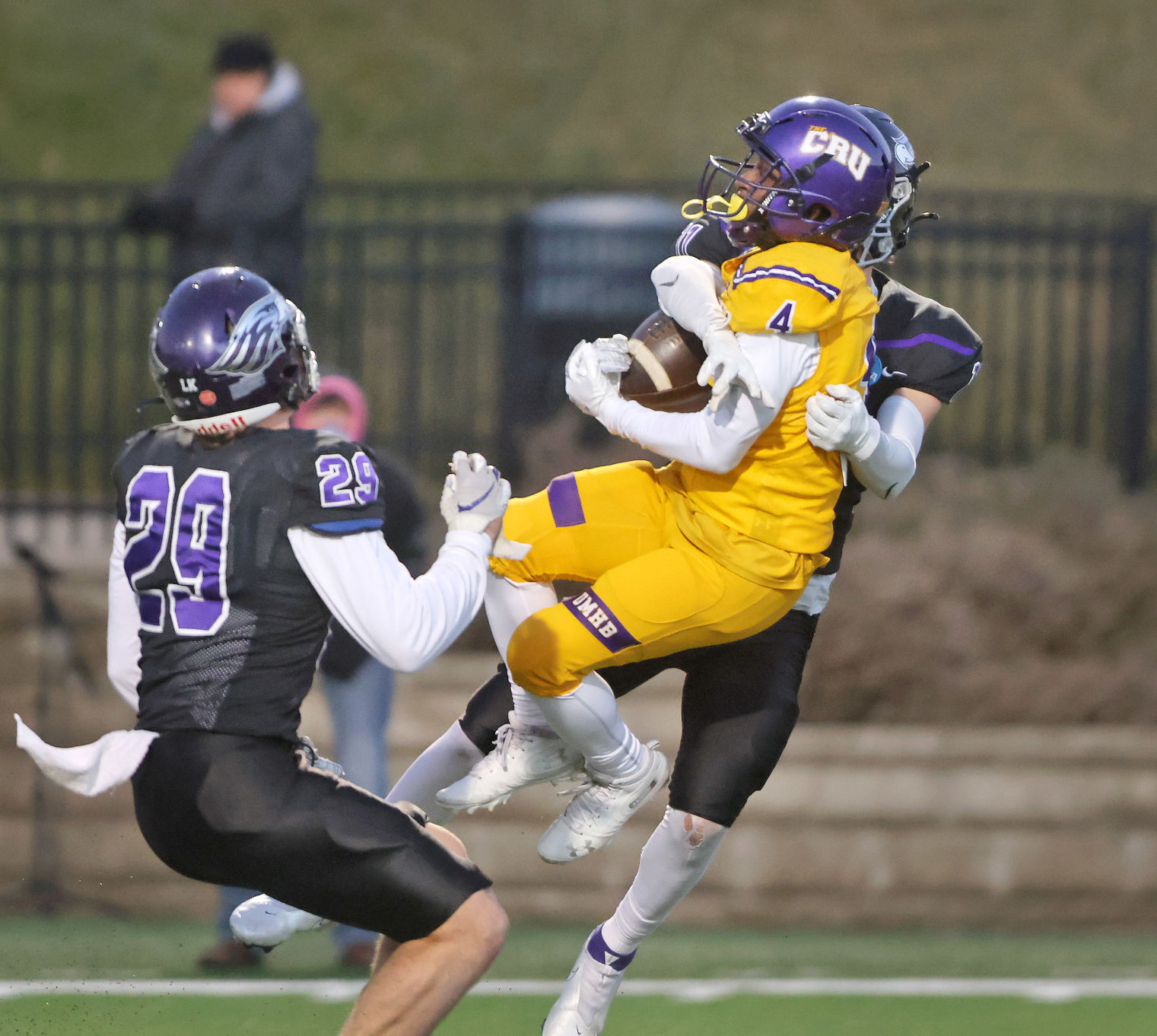 JVG_211213_UWFB03